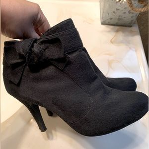 Women's rounded Toe Zip Bow Stiletto Heels Ankle Boots-Size 7.5